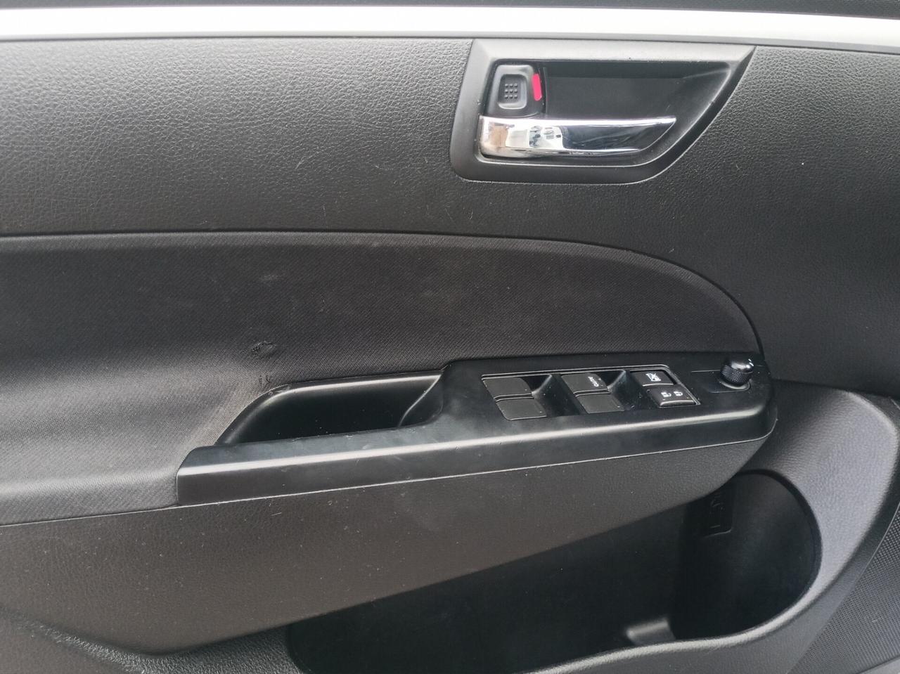 Suzuki Swift 1.3 DDiS 5 porte B-Top Bi-Color