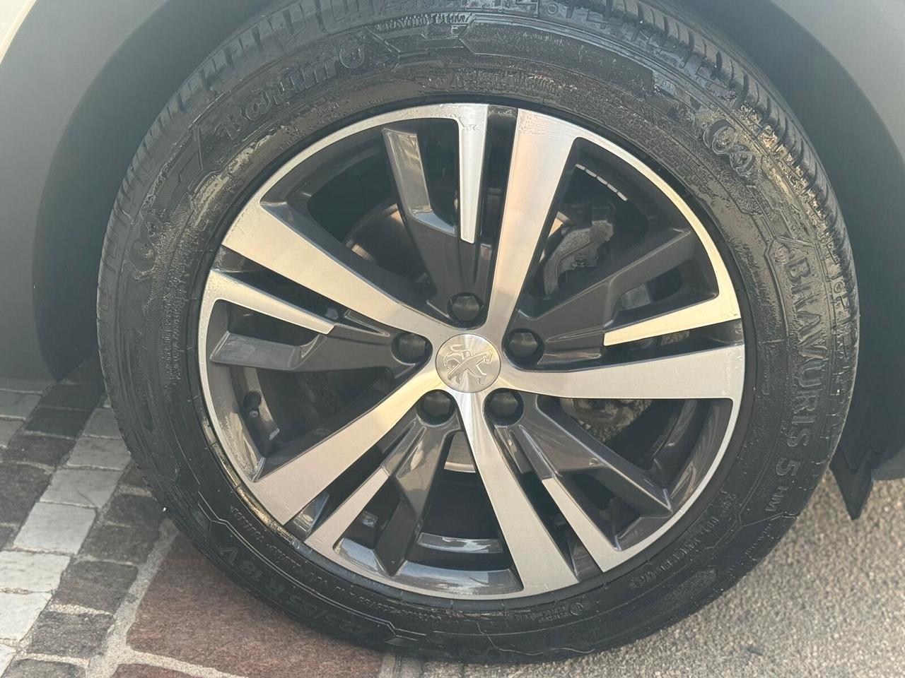 Peugeot 3008 BlueHDi 130 S&S EAT8 Allure