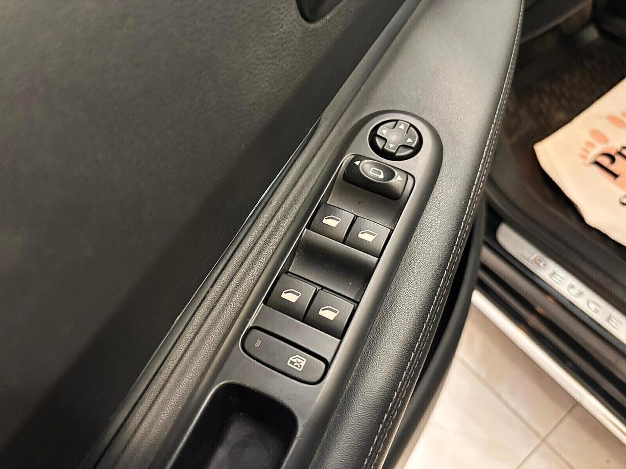 Peugeot 3008 1.6 HDI 120CV **TETTO**PERFETTA