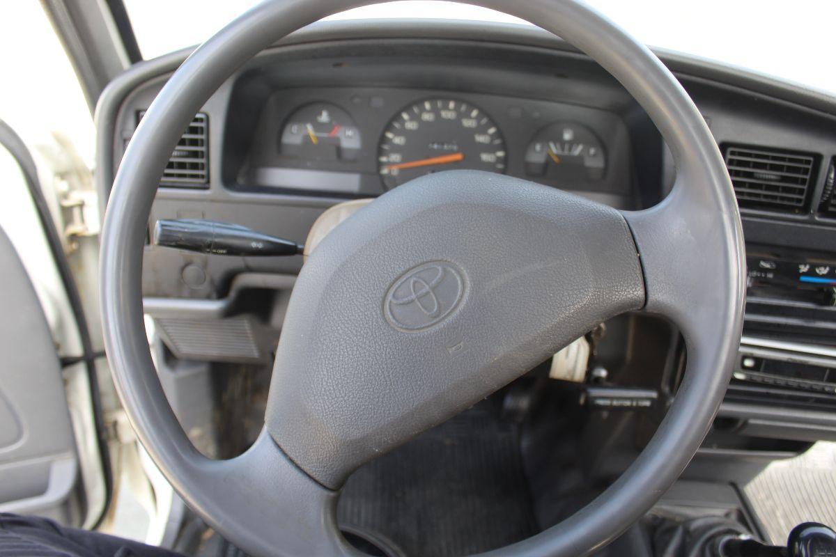 TOYOTA Hilux 2.5 extra cab