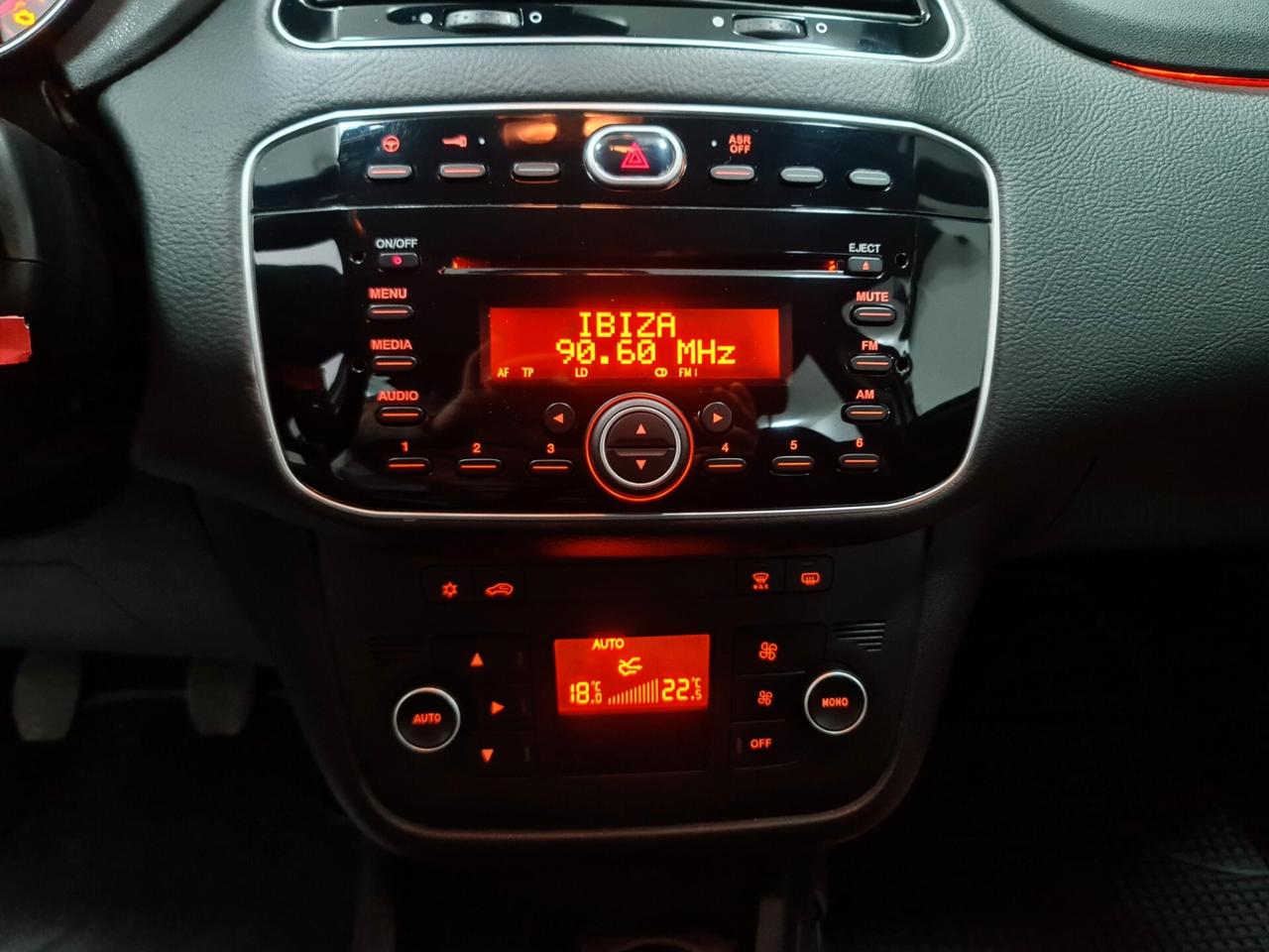 Fiat Punto Evo 1.6 Mjt DPF*Navigat.*Pelle*Cruise*PDC