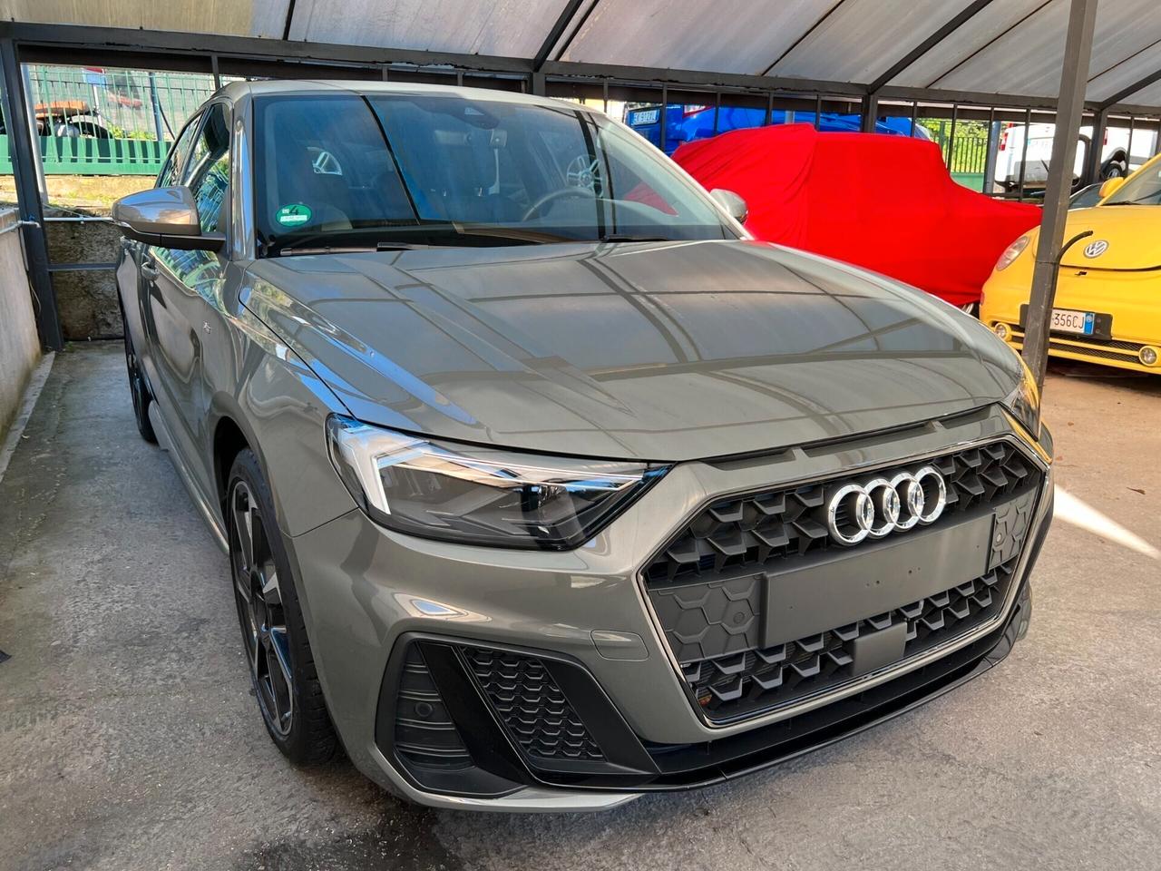 Audi A1 30 S line Automatica-matrix. 7800 km