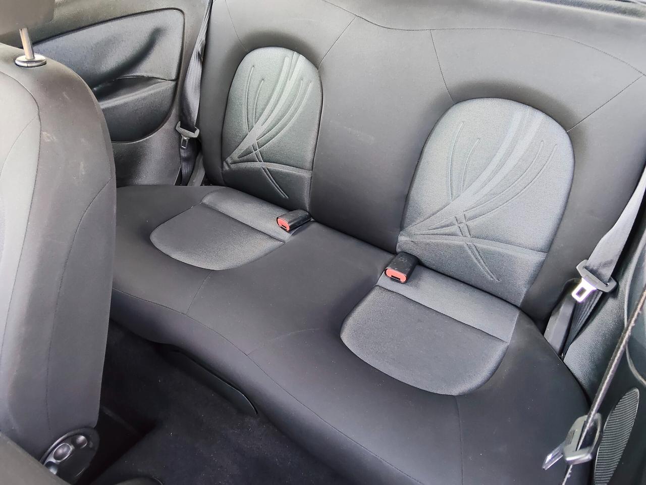 Lancia Ypsilon 1.3 MJT 75 CV Unyca