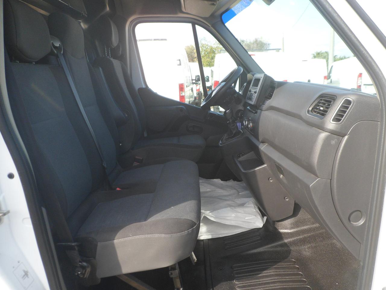 Renault Master furgone medio alto