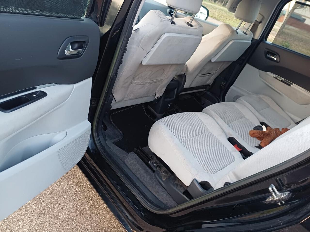 Peugeot 5008 1.6 HDi 112CV Féline