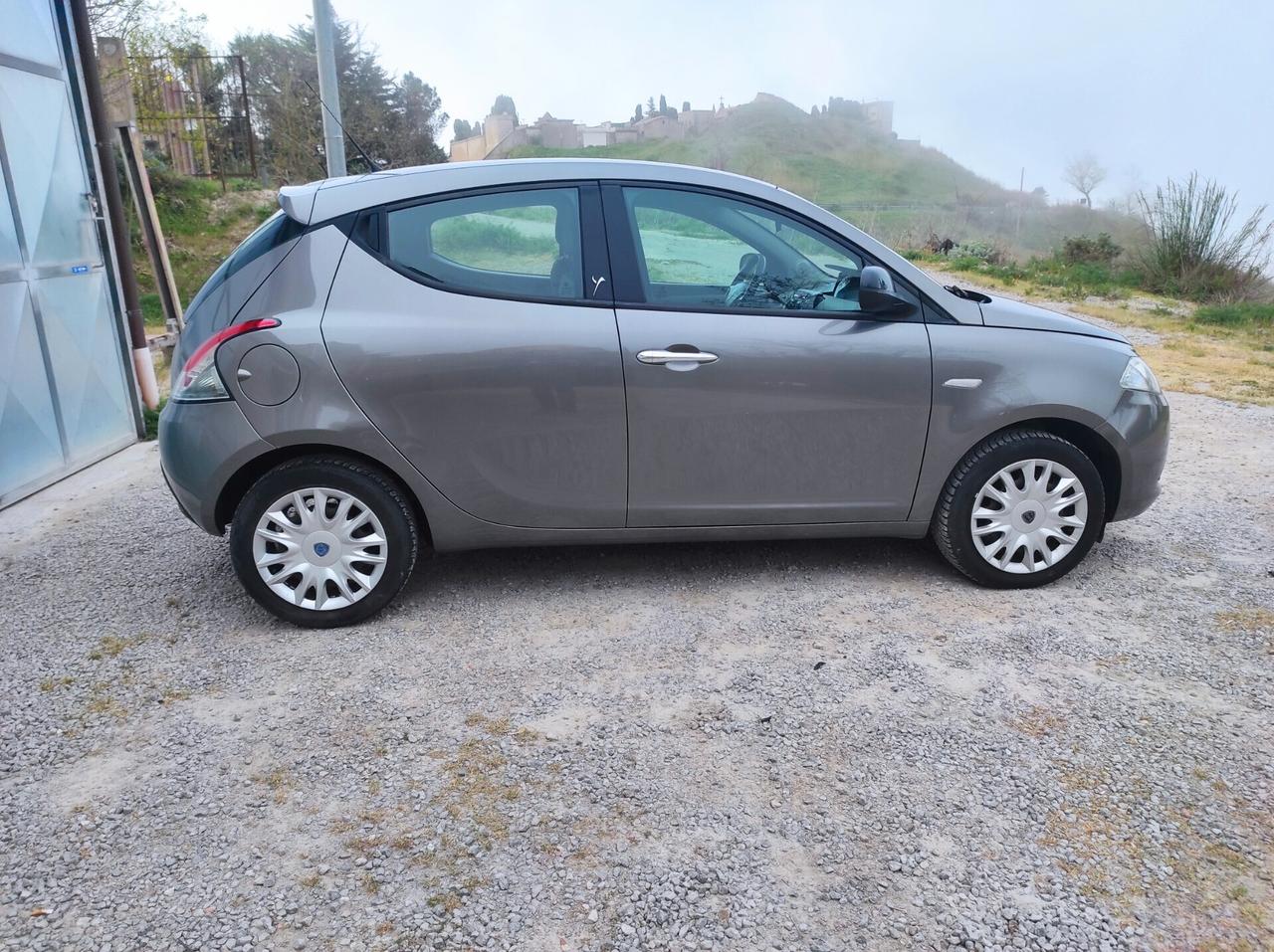 Lancia Ypsilon 1.2 69 CV 5 porte S&S Gold