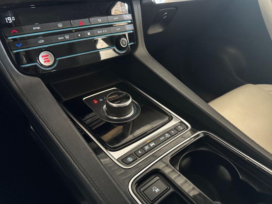 Jaguar F-Pace 2.0 D I4 Prestige AWD Auto