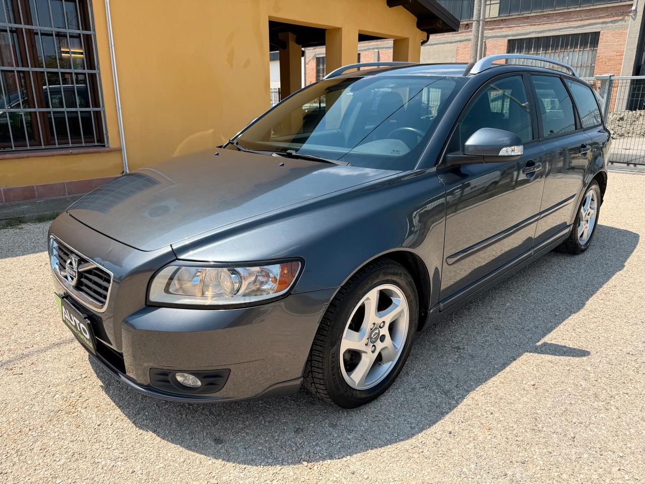 Volvo V50 D2 R-design