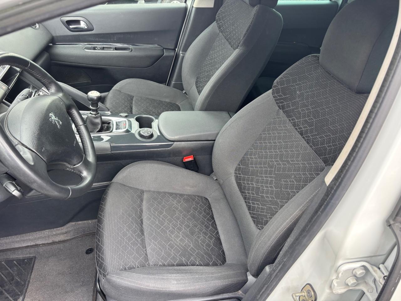 Peugeot 3008 1.6 HDi 115CV Business