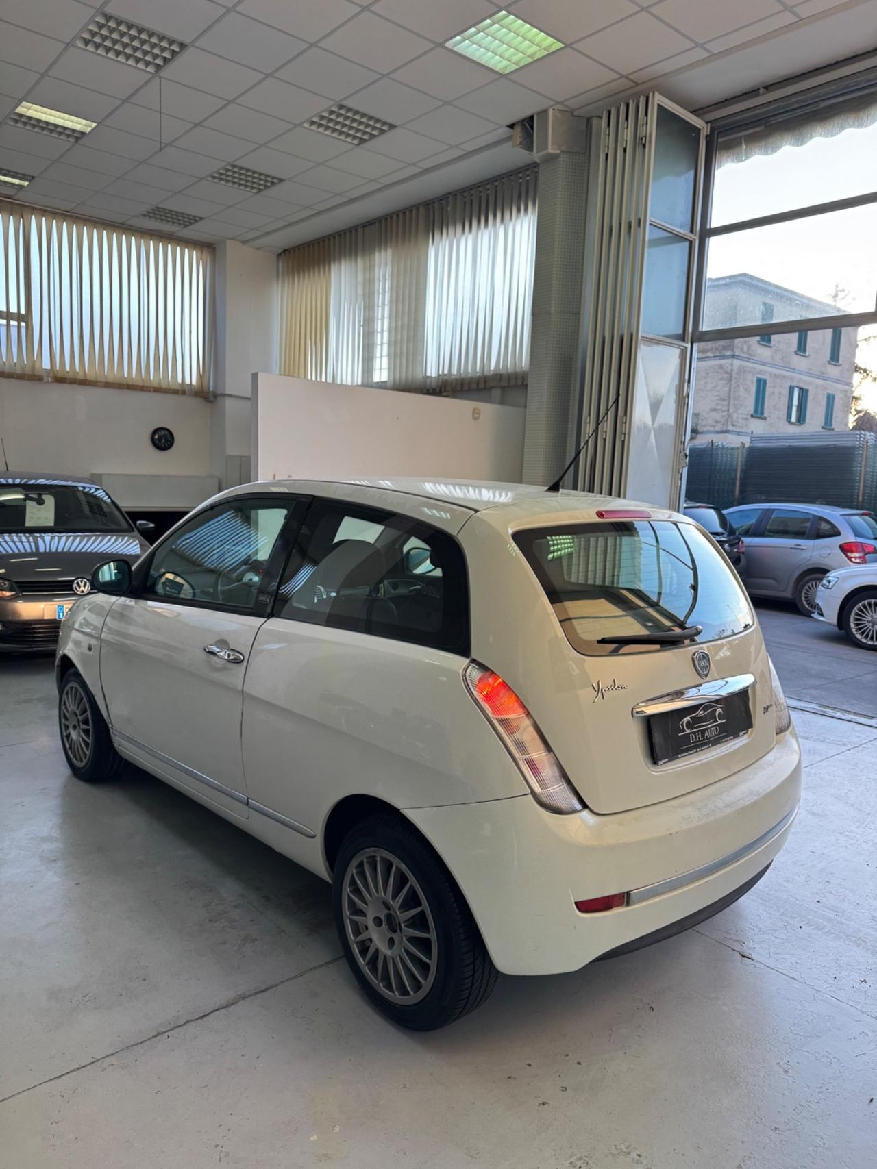 Lancia Ypsilon 1.2 69 CV Unyca