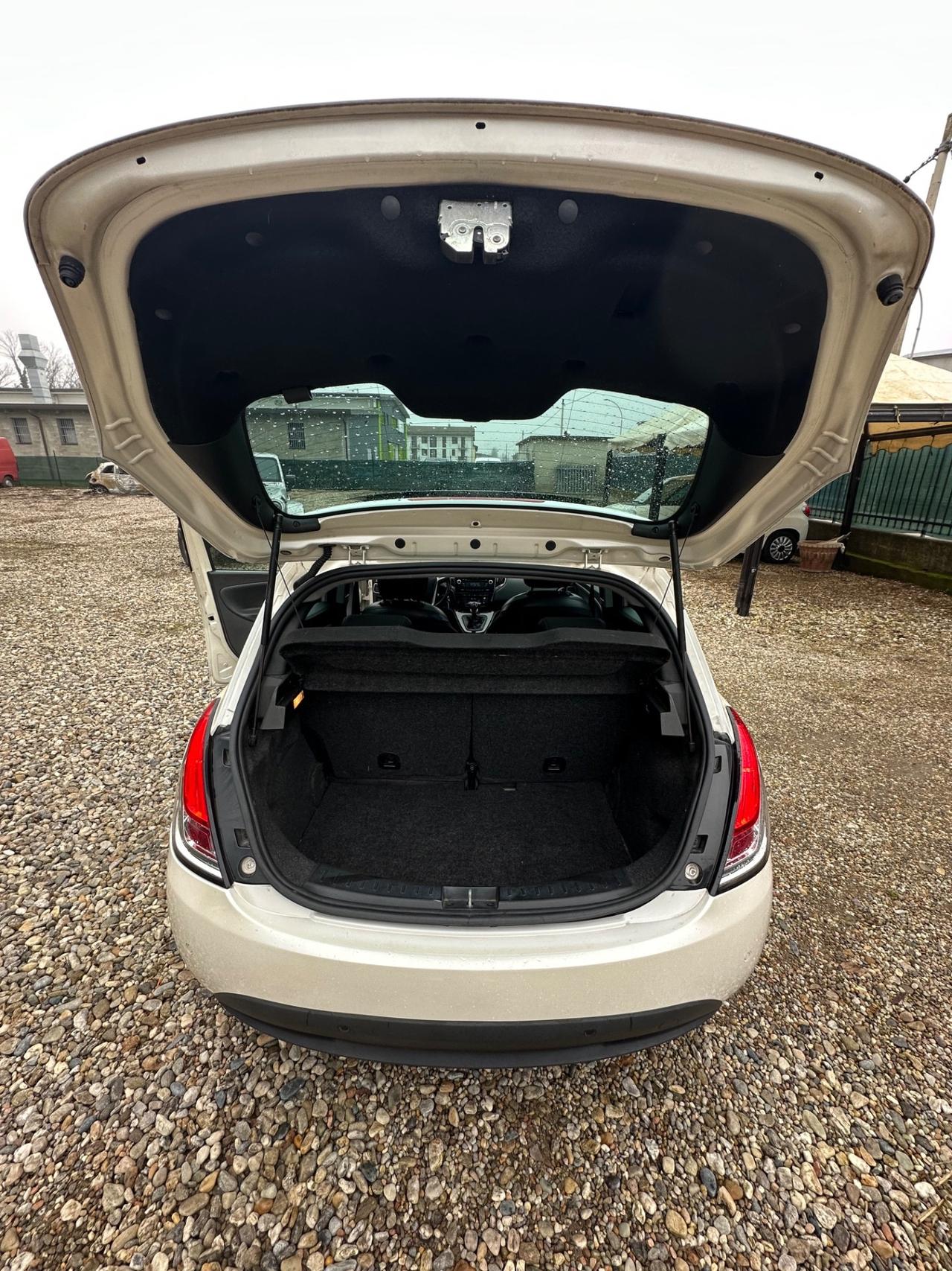 Lancia Ypsilon 1.2 69 CV 5 porte S&S Platinum