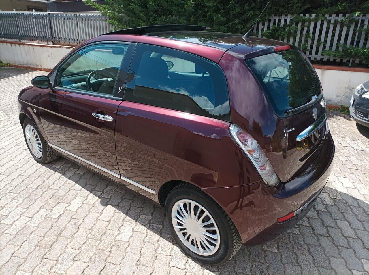 Lancia Ypsilon 1.3 MJT 90 CV Oro Bianco