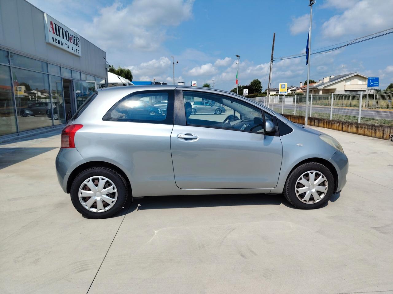 Toyota Yaris 1.0 3 porte Sol