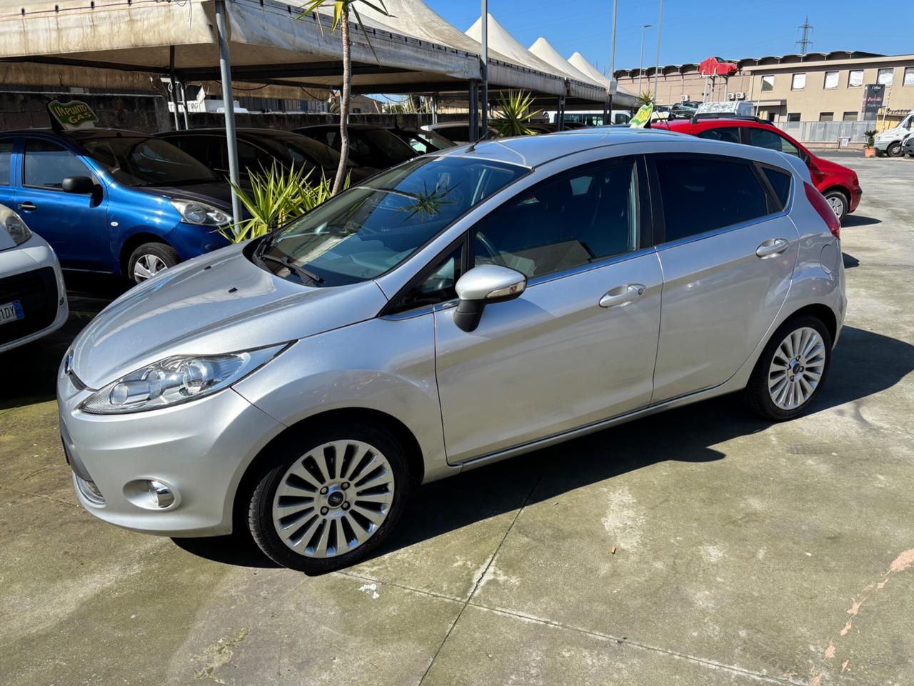 Ford Fiesta 1.2 16V 5p. Ghia per neo patentato