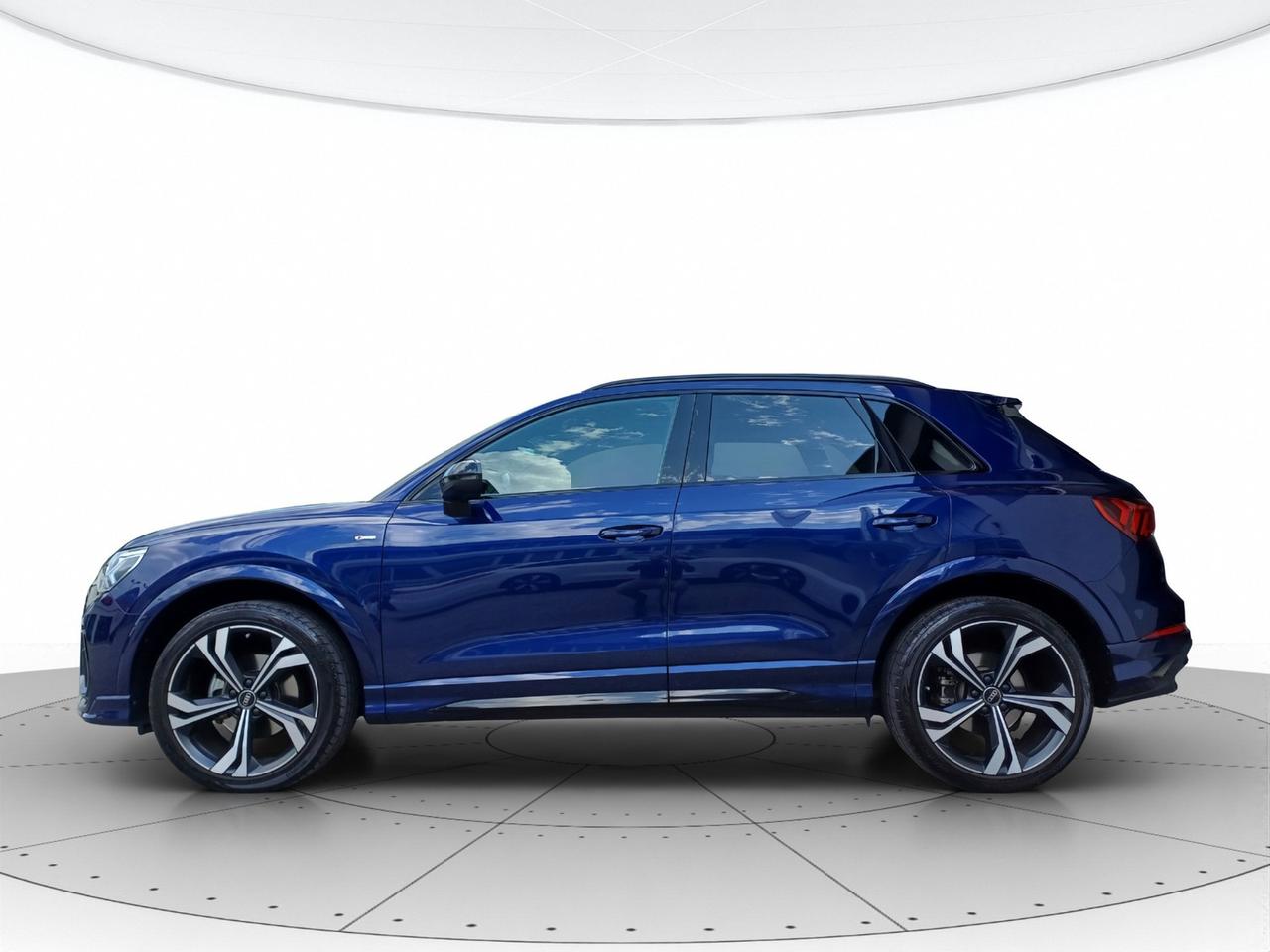 Audi Q3 35 2.0 tdi identity black s-tronic
