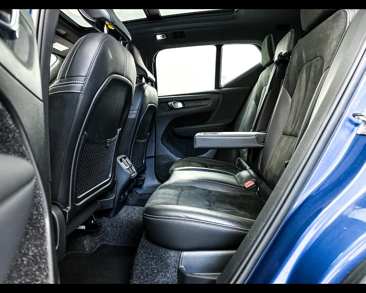 VOLVO XC40 (2017-->) - XC40 B5 AWD Geartronic R-design