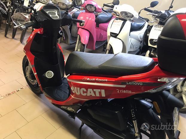 Kymco People S 125 Team Ufficiale Ducati MotoGP