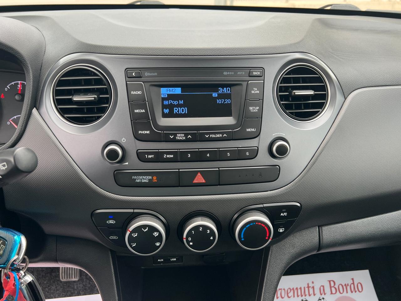 Hyundai i10 1.0 LPGI Econext Login GARANZIA