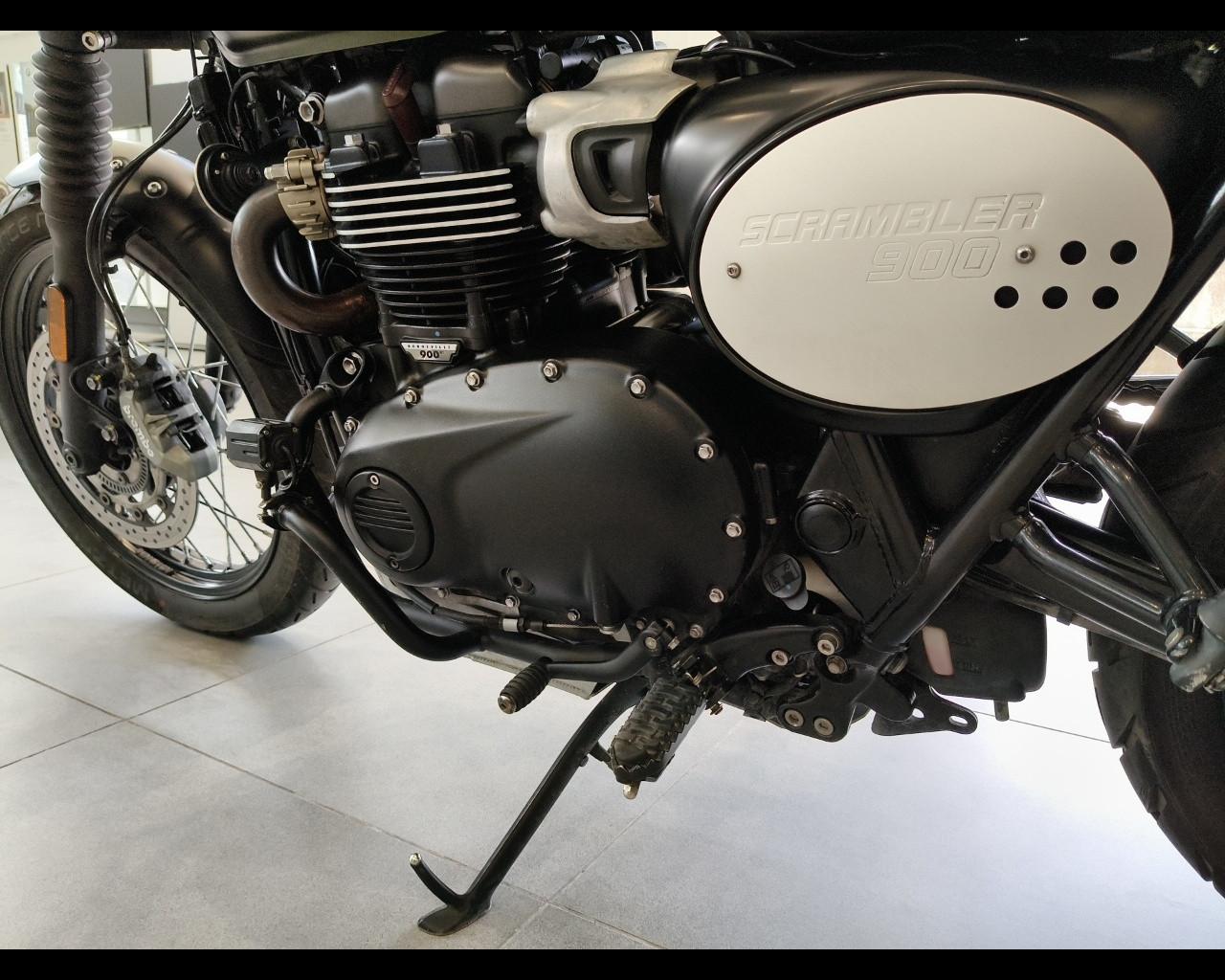 TRIUMPH Scrambler 900 - Chrome Edition