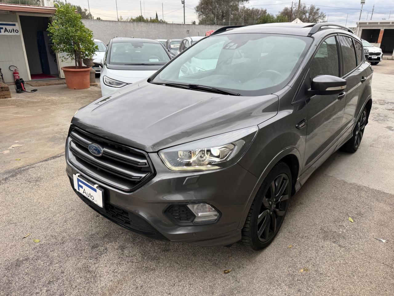 Ford Kuga 2.0 TDCI 150 CV 2WD ST-Line,TETTO APRIBILE,Pelle e Alcantara,Led+Xeno,ecc.