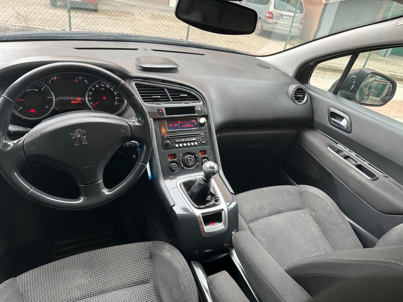 Peugeot 5008 1.6 HDi 110CV (12 RATE)