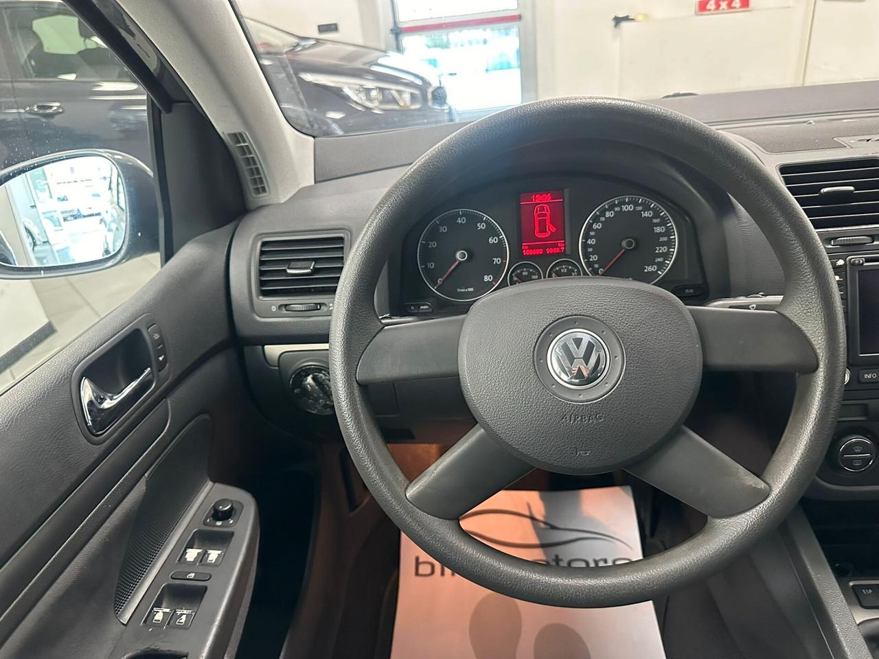 Volkswagen Golf 1.6 16V FSI 5p. Sportline