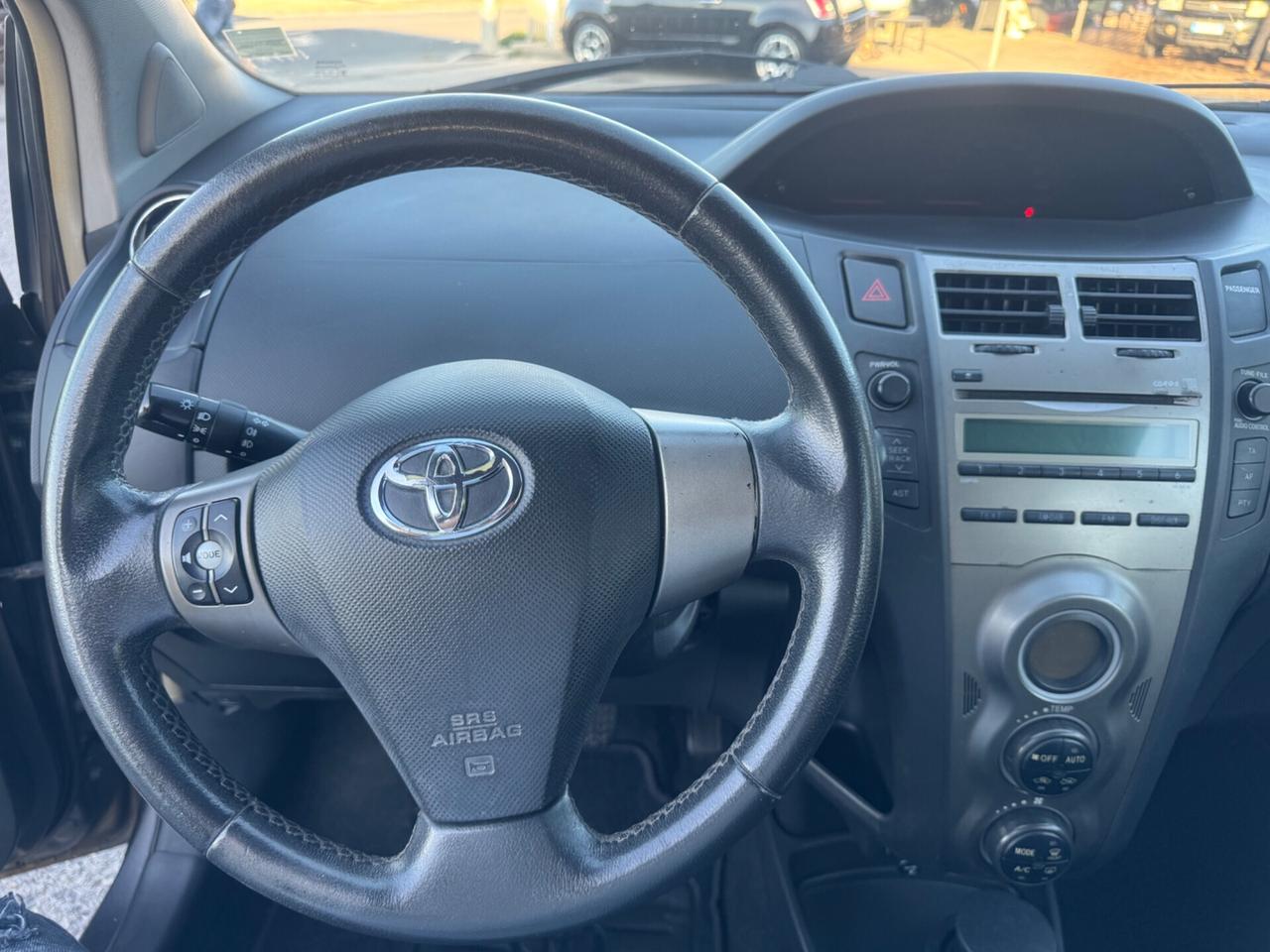 Toyota Yaris 1.0 5 porte Sol