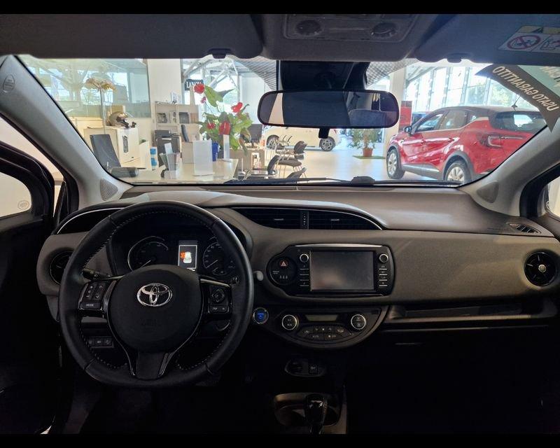 Toyota Yaris III 2017 5p 1.5h Business