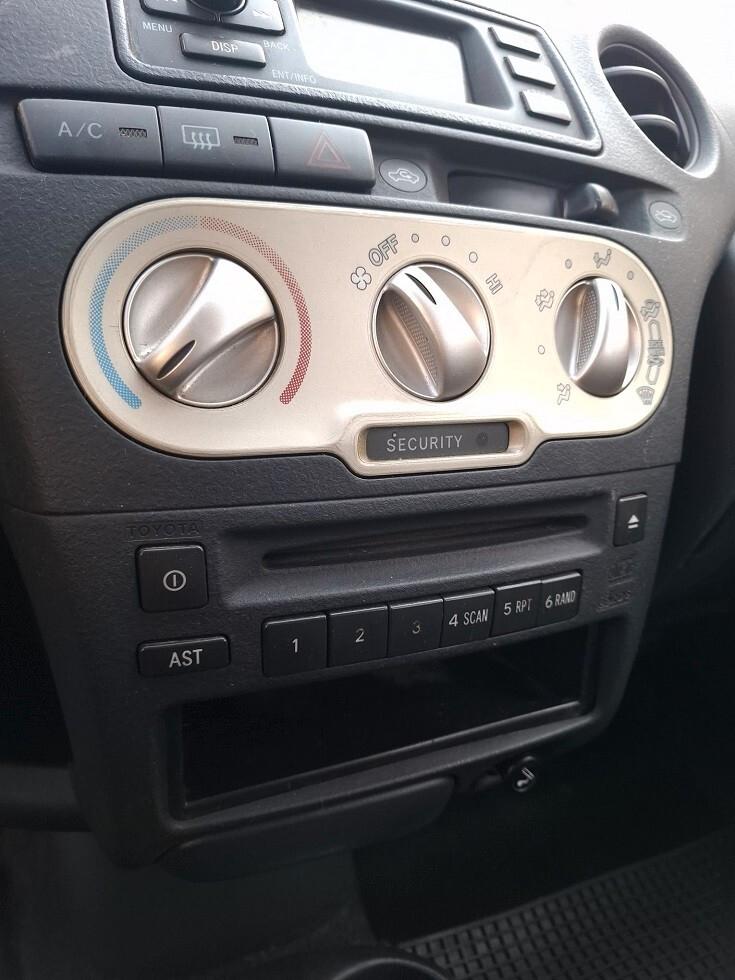 Toyota Yaris 1.3 5 porte Luna - 2005