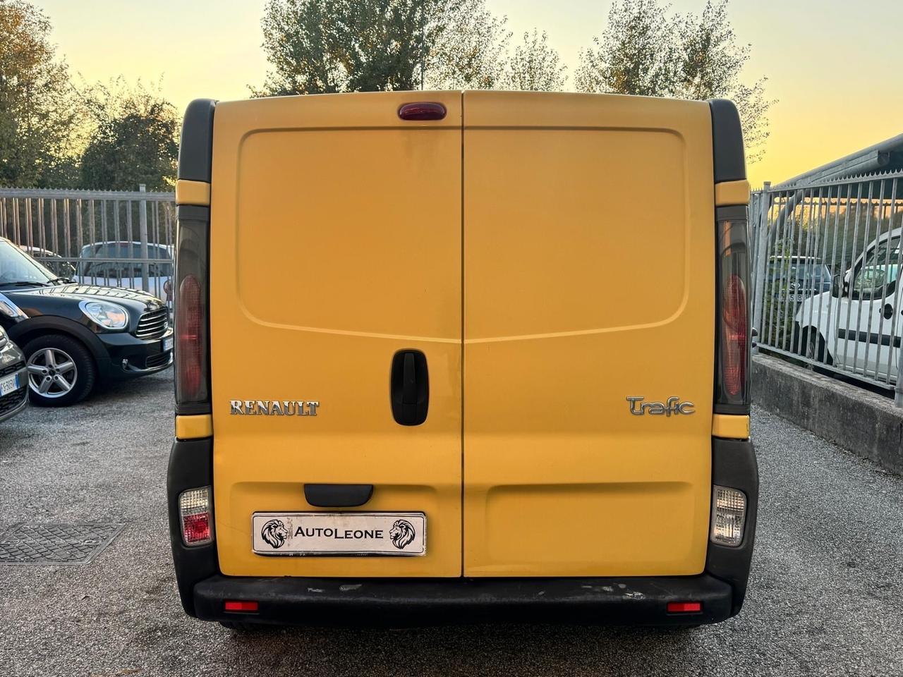 Renault Trafic 1.9 dCi 100 cv 6 marce