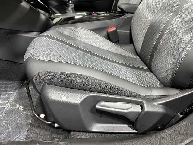 Peugeot 208 PureTech 100 cv Stop&Start 5 porte Allure KM ZERO