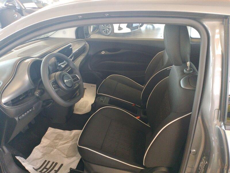 FIAT 500e 500 Nuova 500 Hatchback My23 La Nuova 500 - 320 Berlina