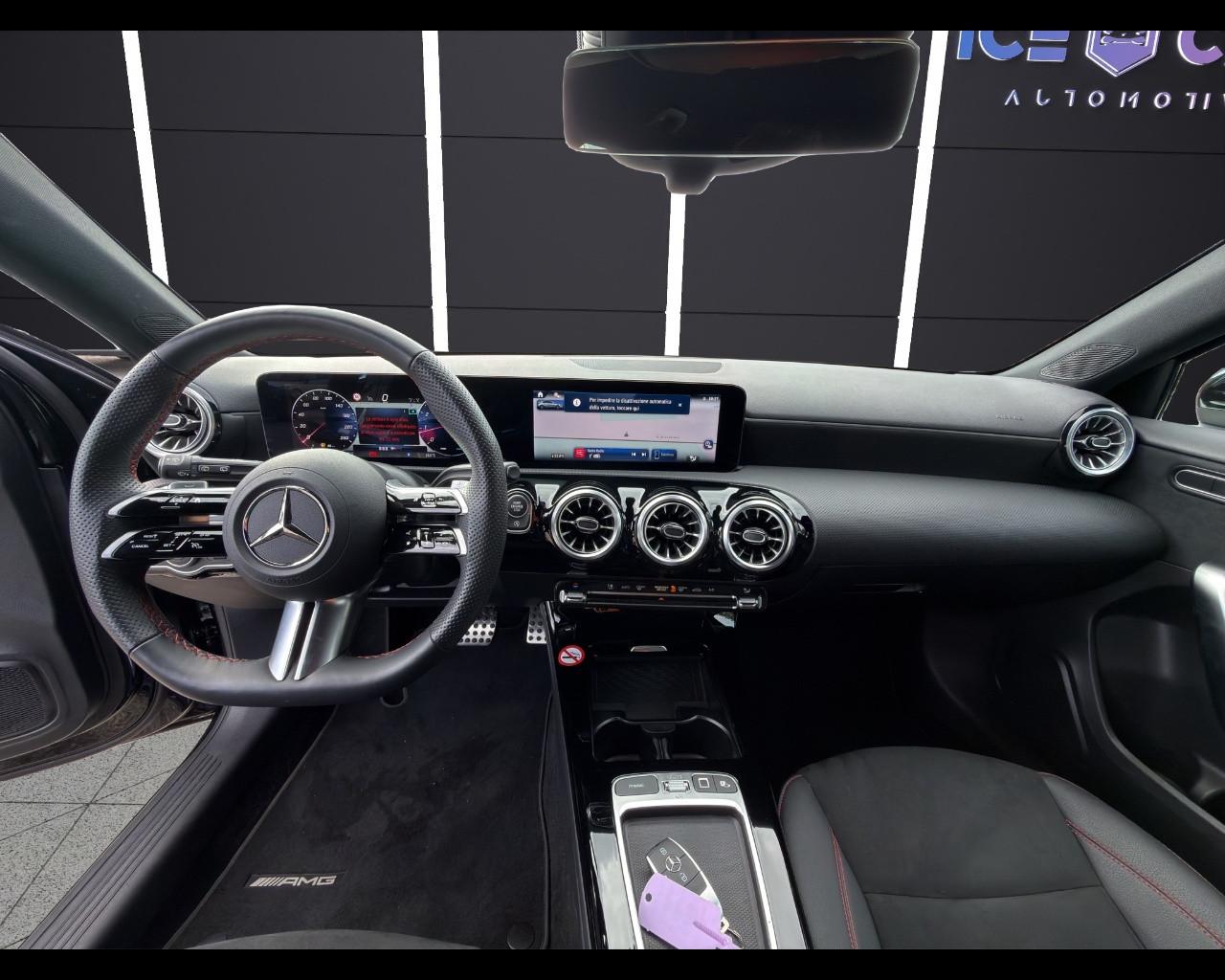 Mercedes-Benz Classe A (W177) - A 180 Automatic AMG Line Premium Plus