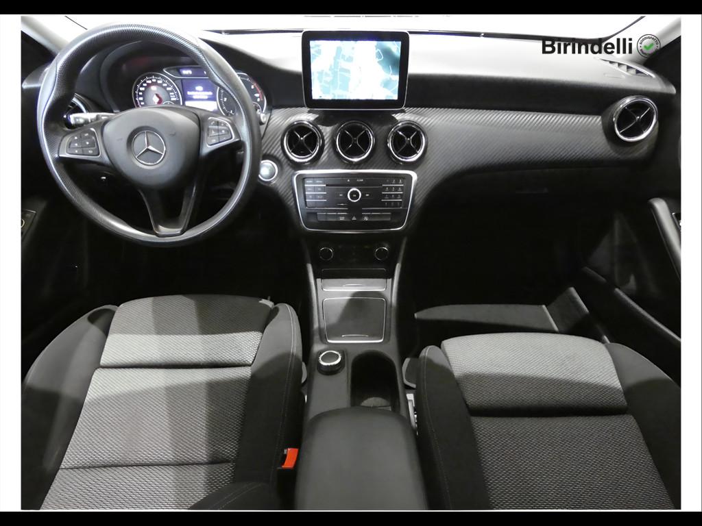 Mercedes-Benz GLA (X156) - GLA 200 d Automatic Business