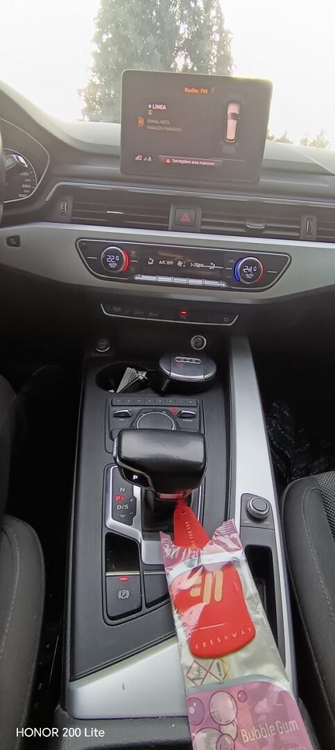 Audi A4 Avant 30 2.0 tdi Business 122cv s-tronic