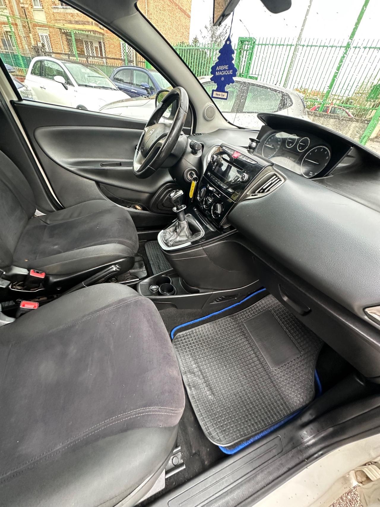 Lancia Ypsilon 1.2 69 CV 5 porte GPL Ecochic Platinum