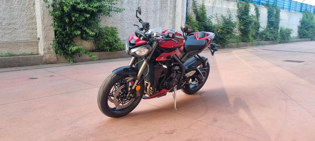 NUOVA STREET TRIPLE RS