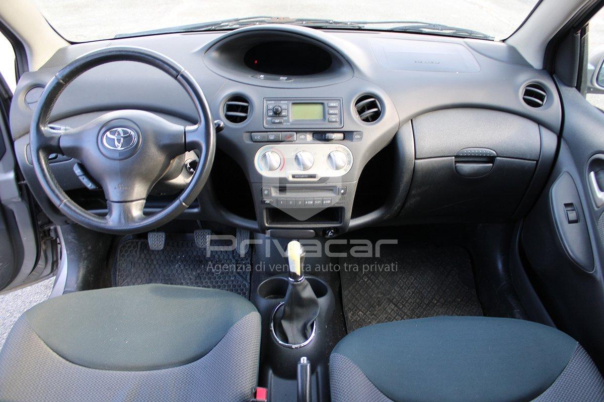 TOYOTA Yaris 1.3i 16V cat 5 porte Sol