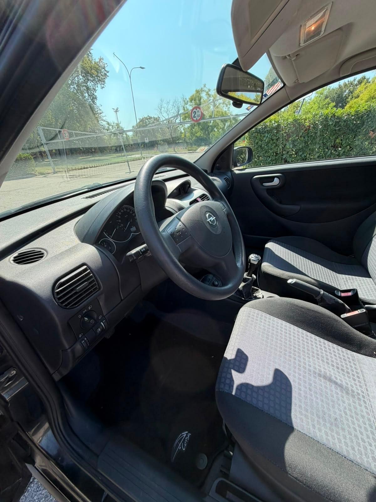 Opel Corsa 1.0 12V 3 porte // 25.000 km ///pari al nuovo