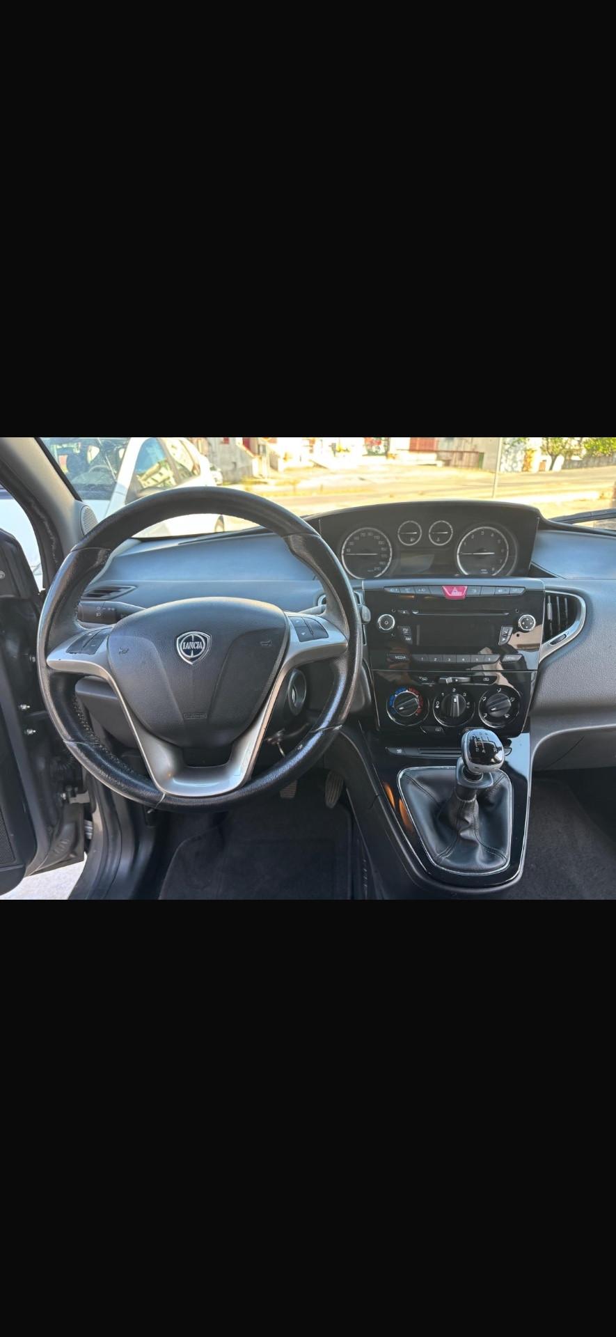 Lancia Ypsilon 1.2 69 CV 5 porte GPL Ecochic Platinum