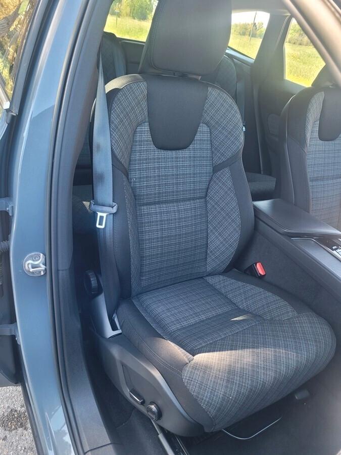 Volvo XC 60 B4 (d) AWD automatico Core