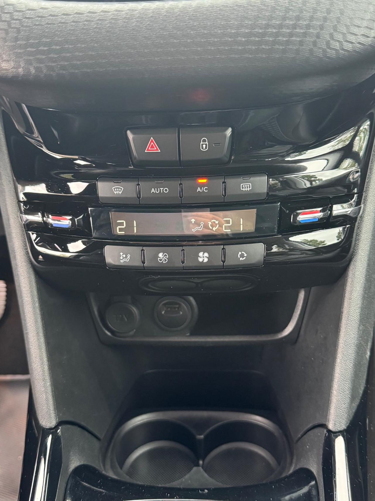 Peugeot 2008 1.5 hdi SOLO 59.000 KM/ALLURE