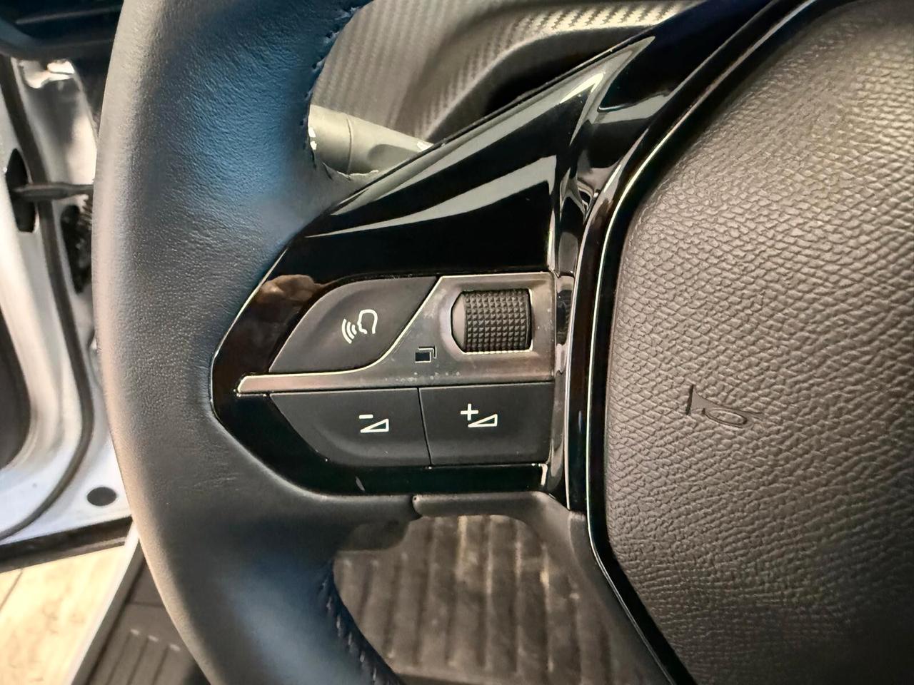Peugeot 2008 Allure 100 S&S PureTech