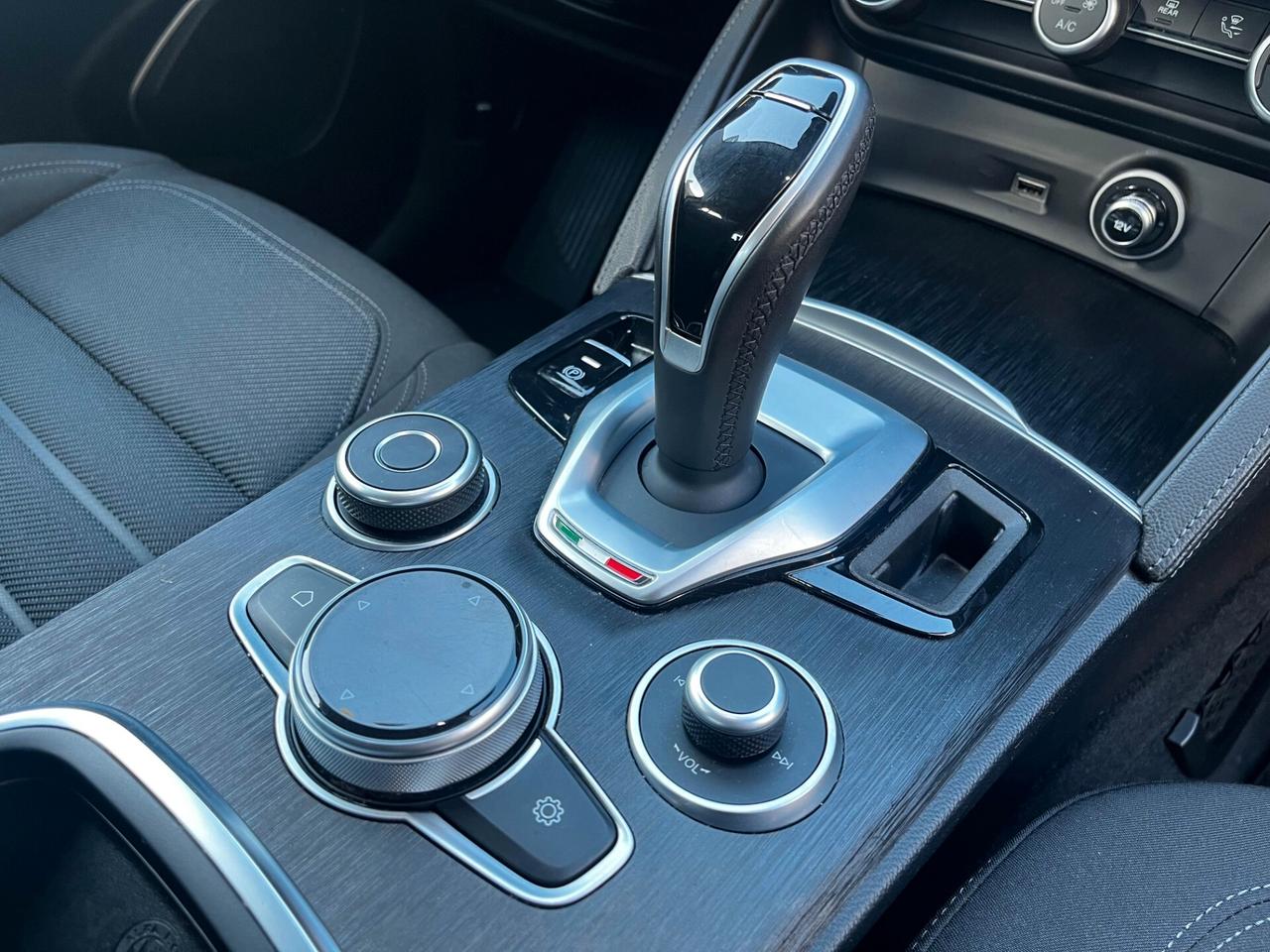 Alfa Romeo Stelvio 2.2 Turbodiesel 160 CV AT8 RWD Super Business
