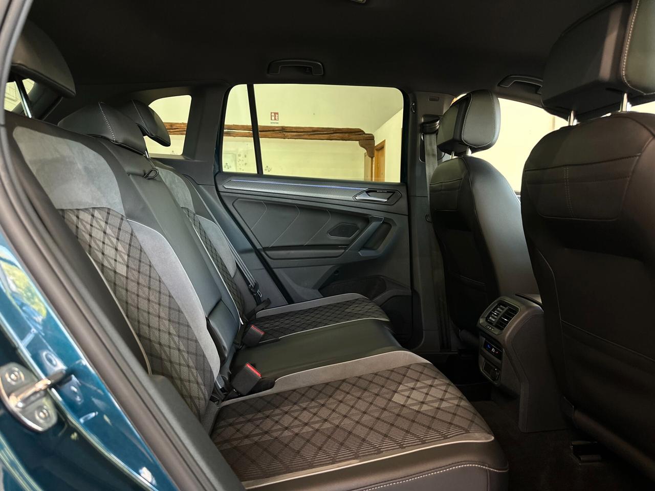 VOLKSWAGEN TIGUAN R-LINE 2.0 TDI DSG *CARPLAY*LED*LUCI*