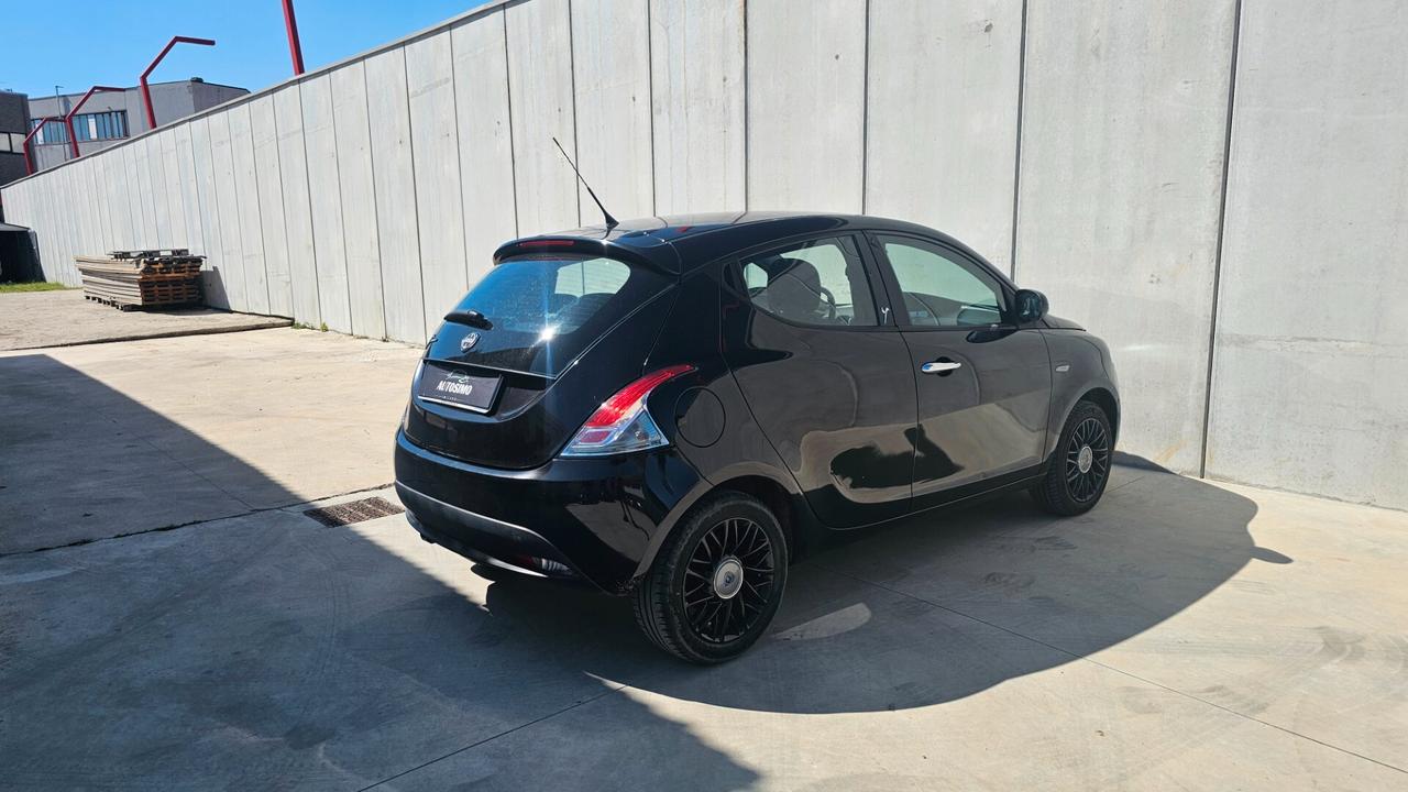 Lancia Ypsilon 0.9 TwinAir 85 CV 5 porte S&S Platinum