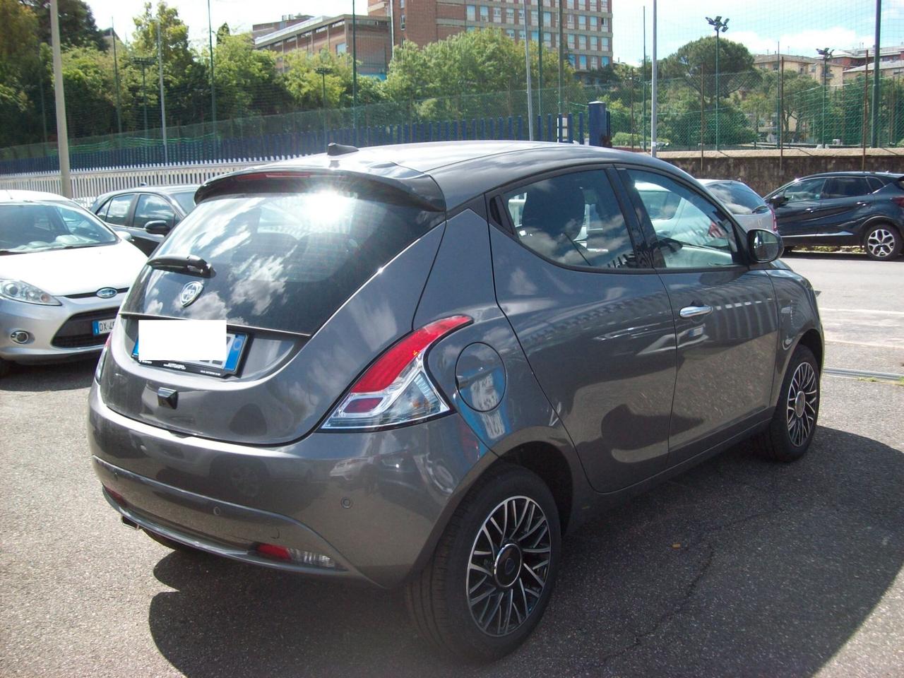 Lancia Ypsilon 1.0 FireFly 5 porte S&S Hybryd Gold