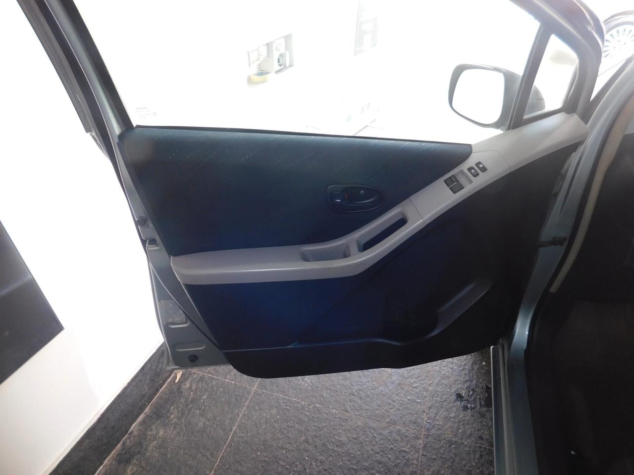 Toyota Yaris 1.0 5 porte Sol