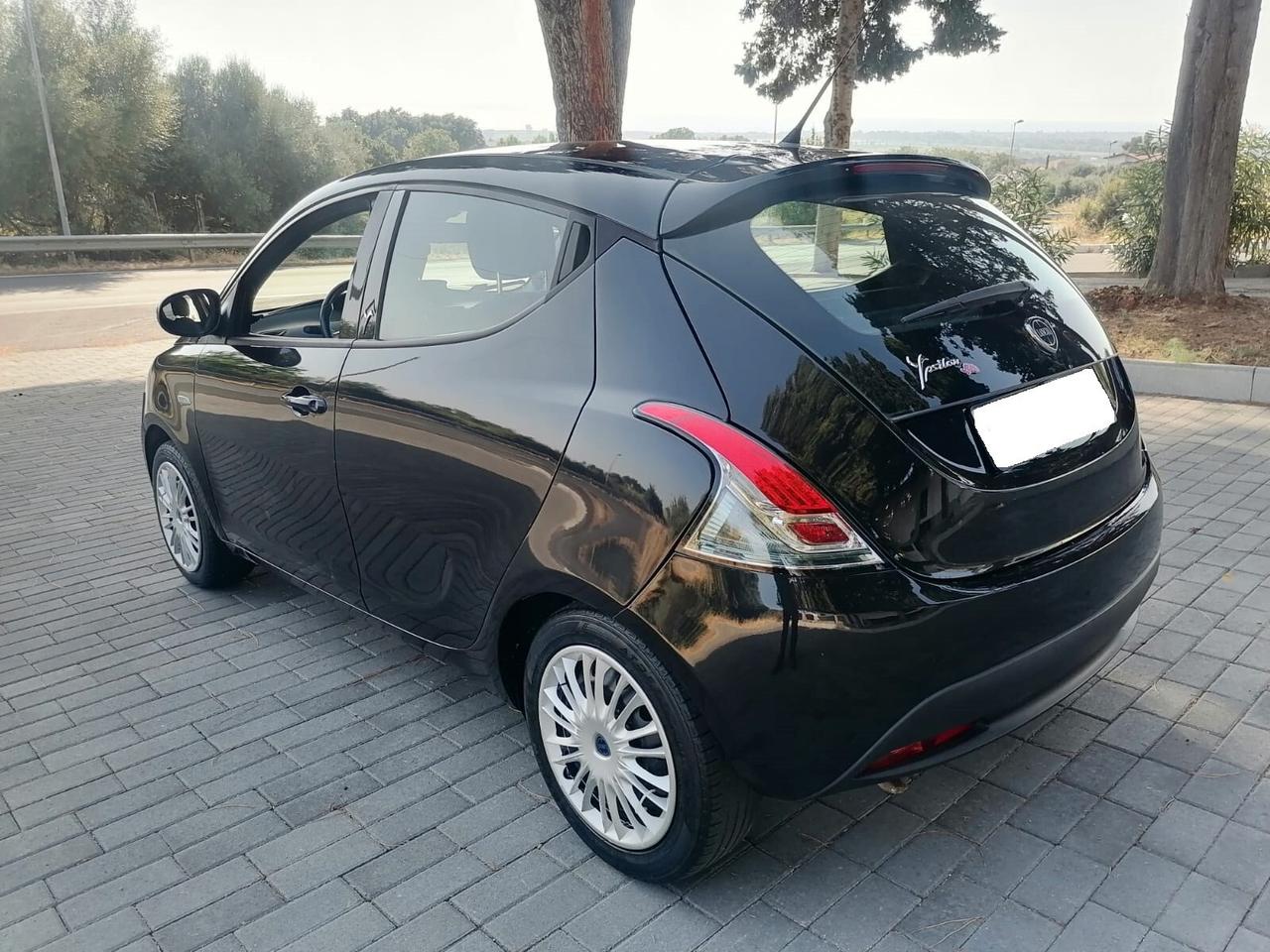 Lancia Ypsilon 1.2 Benz/GPL. - 2013