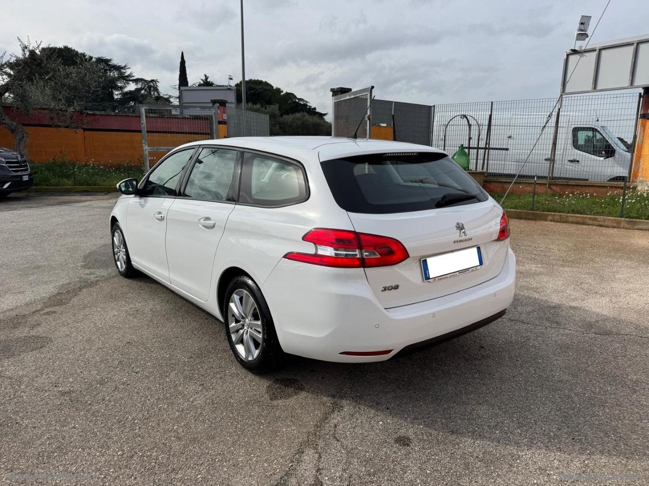 PEUGEOT 308 ACTIVE 1.5 HDi 130CV AUTOMATICA IVA ESPOSTA